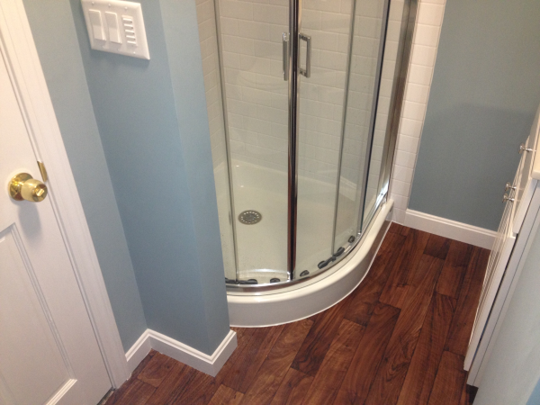 NEO ROUND ACRYLIC SHOWER IN SMALL BATH